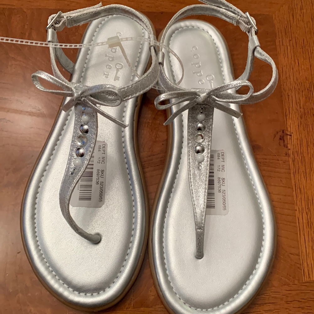 NWT-Girls Copper Key Silver T-Strap Sandals